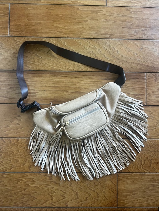 Handbags - Beige Fringe Leather Crossbody Belt Bag - Stylish Hands-Free Carry